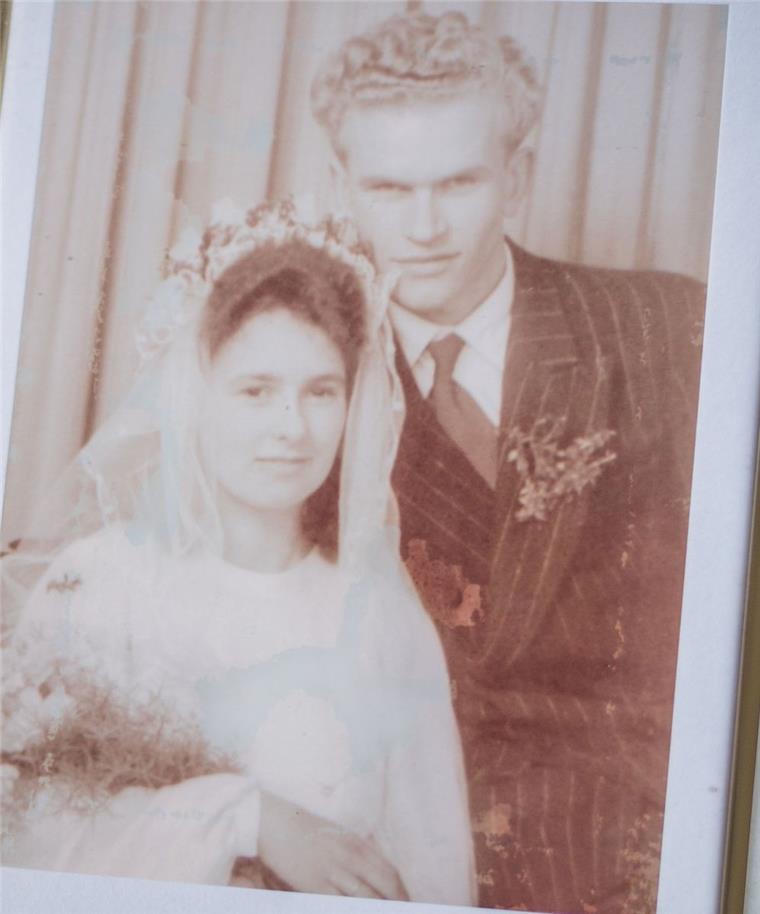 Eiserne Hochzeit in Geestemünde: Ihr erstes Treffen war reines Glück Seit 65 Jahren verheiratet: Irmgard und Artur Schütt aus Geestemünde.