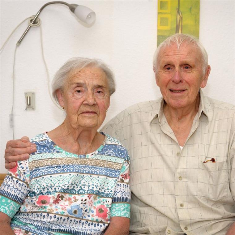 Eiserne Hochzeit in Lehe: Die erste Abfuhr gab's im Tivoli Eva und Günther Rebbe aus Lehe sind seit 65 Jahren verheiratet.