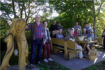 Stadländer Straßengemeinschaft schafft Kunst auf Rastplatz