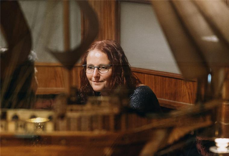 „Klima-Ballerina“ mag Regen nicht, weil er „von oben herab“ ist. Anny Hartmann hört aktiv zu.