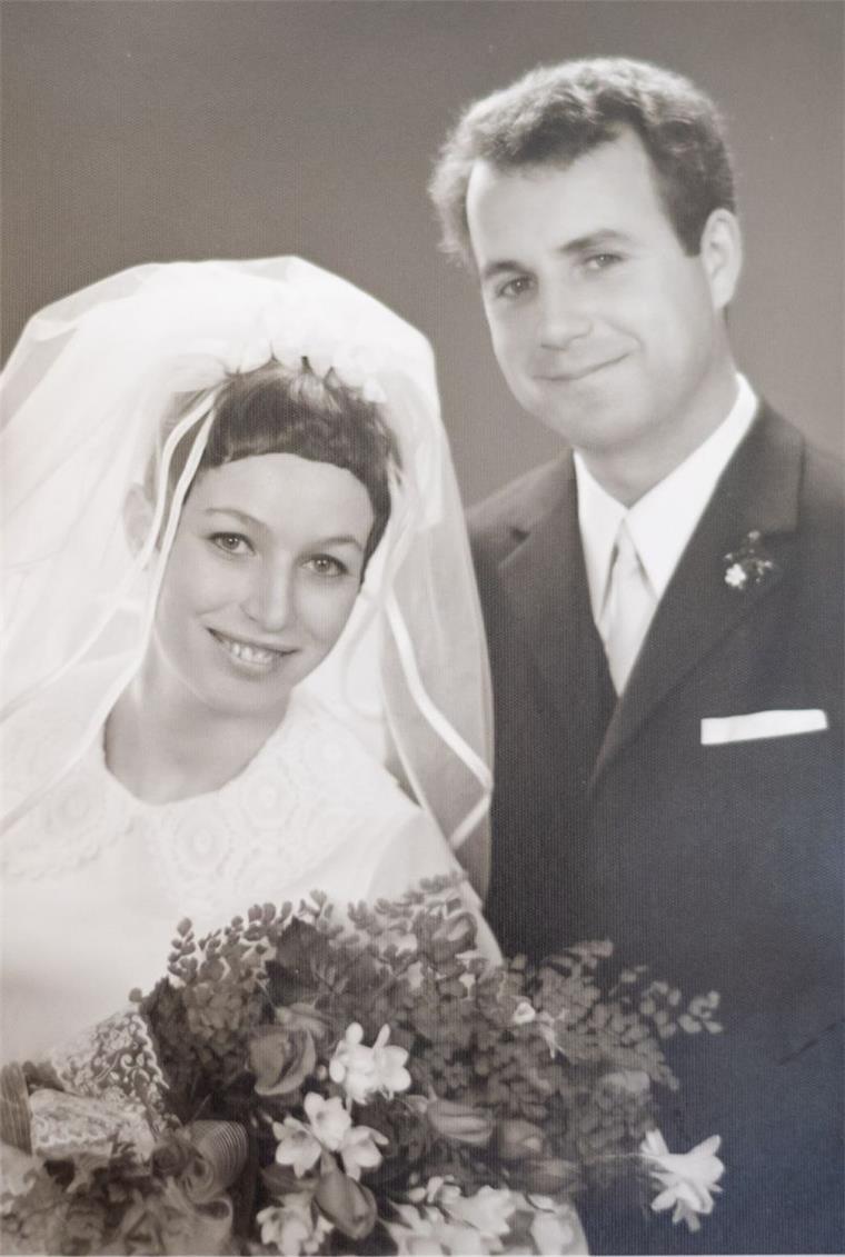 Goldene Hochzeit in Geestemünde: Im Autohaus kennengelernt Ursel und Manfred Rutsatz aus Geestemünde feiern ihre goldene Hochzeit.