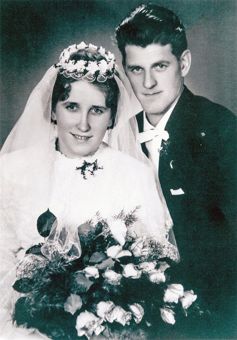 Diamantene Hochzeit in Surheide: Aus Brieffreunden wird ein Ehepaar Gisela und Bernhard Sinteck aus Surheide sind seit 60 Jahren verheiratet.