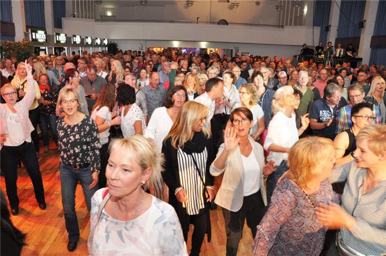 Zum 30. Geburtstag gibt Prime Time ein mitreißendes Konzert Zum 30. Geburtstag gibt Prime Time ein mitreißendes Konzert