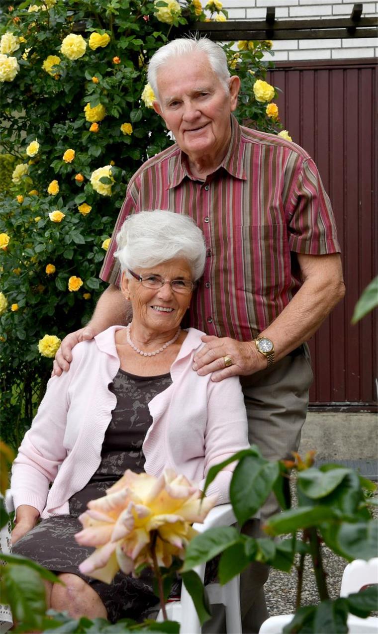 Diamantene Hochzeit in Wulsdorf: Heldentat führt zu großer Liebe Ingrid und Helmut Rosenbohm aus Wulsdorf feiern ihre diamantene Hochzeit.
