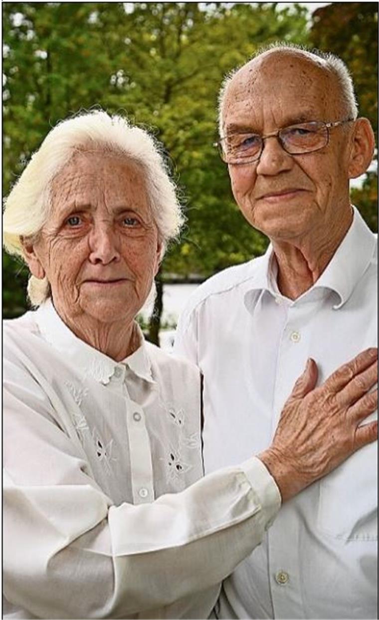 Diamatene Hochzeit in Bremerhaven: Auf dem Fahrrad kennengelernt Diamatene Hochzeit in Bremerhaven: Auf dem Fahrrad kennengelernt