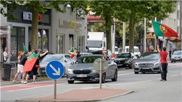 Portugiesen feiern Sieg mit Autokorso in Bremerhaven 