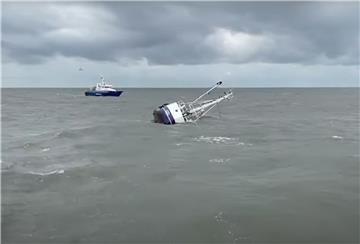 Mit Video: Fischkutter aus Cuxhaven sinkt in der Elbmündung