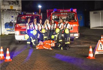 Feuerwehrfrauen: Kalender geht in eine neue Runde
