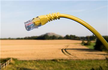 Bis Ende 2018 sollen rund 1300 Haushalte in der Wesermarsch eine leistungsfähigere Internetverbindung bekommen. 