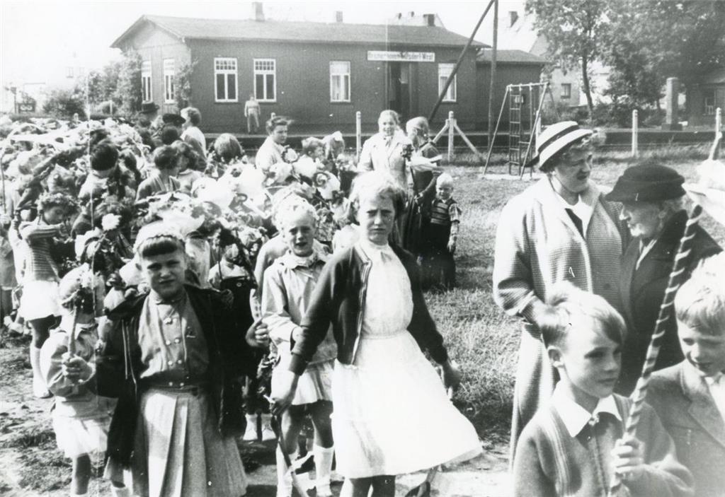 Bis Ende der 1960er Jahre feierten die Siedler in jedem Jahr ein Zeltfest auf de...