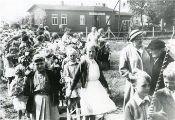 Bis Ende der 1960er Jahre feierten die Siedler in jedem Jahr ein Zeltfest auf de...