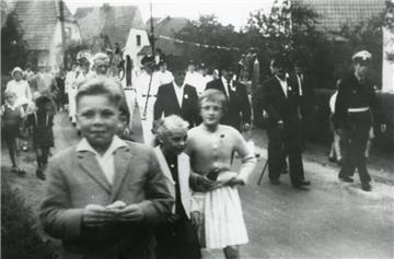 Bis Ende der 1960er Jahre feierten die Siedler in jedem Jahr ein Zeltfest auf de...