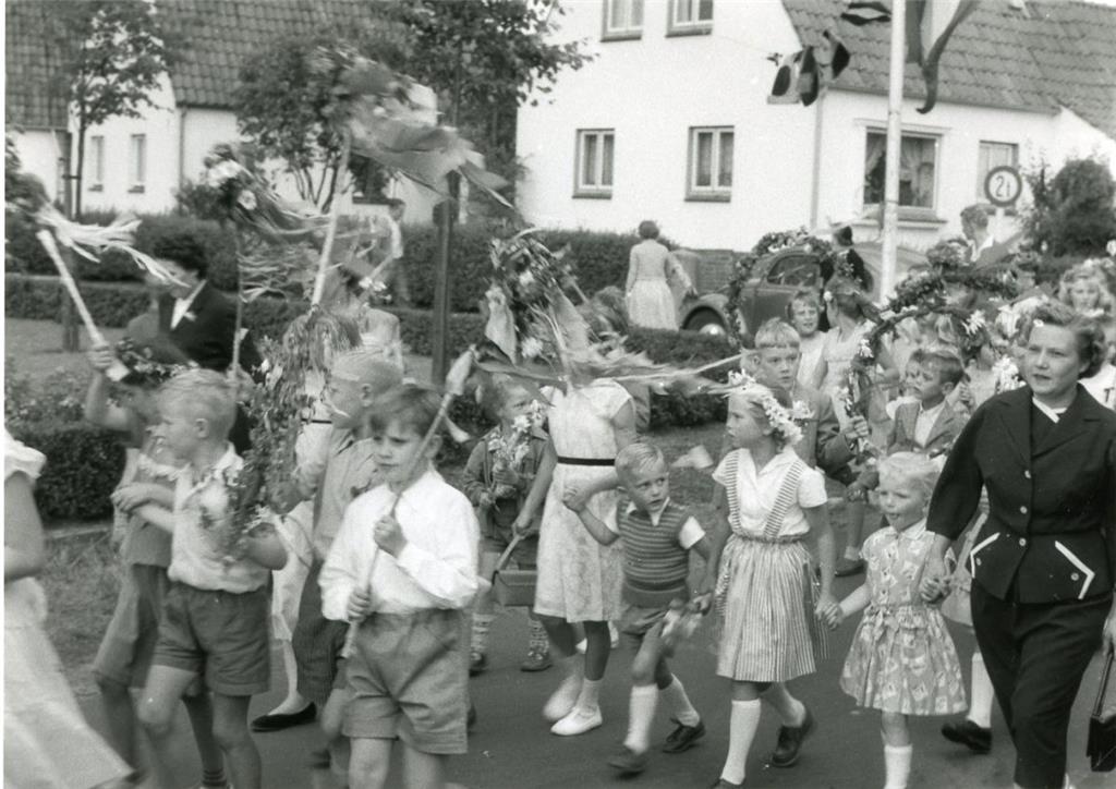 Bis Ende der 1960er Jahre feierten die Siedler in jedem Jahr ein Zeltfest auf de...