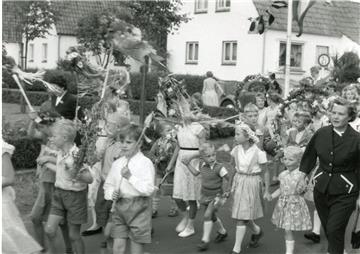 Bis Ende der 1960er Jahre feierten die Siedler in jedem Jahr ein Zeltfest auf de...