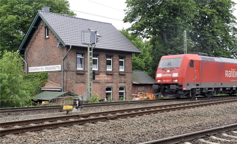Bis Ende der 1980er Jahre hielten in Bremerhaven-Speckenbüttel noch Züge. Der Verkehrsclub kämpft für eine Reaktivierung des Bahnhofs.