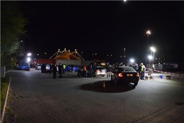 Bis in die Nacht wurde auf dem Wilhelm-Kaisen-Platz in Bremerhaven kontrolliert.