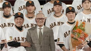 Bis ins hohe Alter blieb Nagashima dem Baseball verbunden.