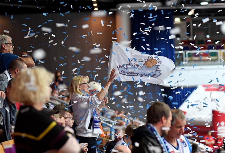 Strenges Hygienekonzept beim Eisbären-Saisonstart Bis zu 896 Fans dürfen zum Saisonstart der Eisbären in die Stadthalle Bremerhaven. Das Infektionsrisiko wird durch eine gute Lüftungsanlage minimiert.