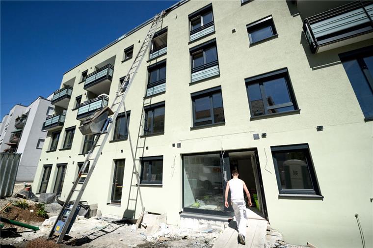 Bis zu sieben dreigeschossige Wohnblocks mit jeweils zehn Wohnungen können am Ortsausgang von Elsdorf Richtung Gewerbegebiet entstehen.