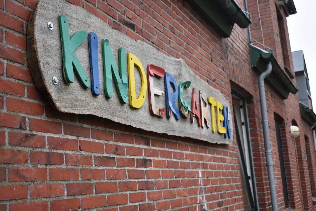 Bisher endet die Betreuung der Mädchen und Jungen im Abbehauser Kindergarten spätestens um 14 Uhr. Einige Eltern wünschen sich, dass ihr Nachwuchs bis 15.30 Uhr in der städtischen Einrichtung bleiben kann.