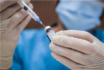Bisher wurden laut Bundesgesundheitsministerium 2,5 Millionen Menschen in Deutschland vollständig geimpft.