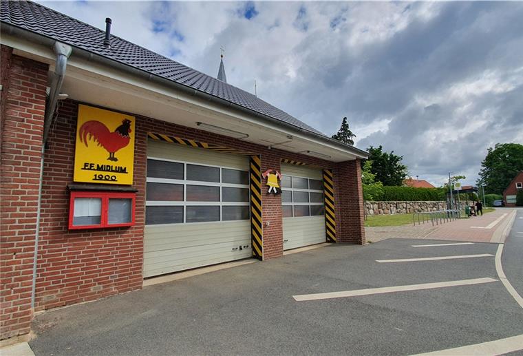 Bislang konnten sich Rat, Verwaltung und Feuerwehr nicht verständigen, ob das Midlumer Feuerwehrhaus in der Dorfmitte einen Anbau bekommen soll.