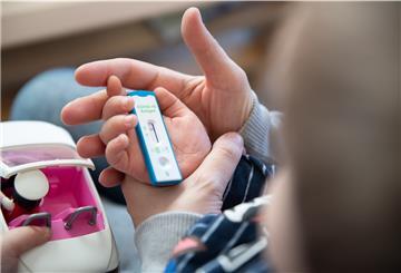 Bislang müssen sich in Niedersachsen nur ungeimpfte Schüler regelmäßig auf Corona testen.