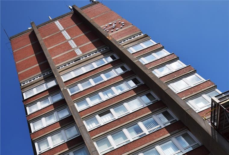 Zweites Treppenhaus an Nordenhamer Rathausturm: Das sagt der Bürgermeister Bislang stelle sich der Vorschlag eines beauftragten Gutachters, am Turm eine Fluchttreppe zu errichten, als die „günstigste und schnellste Maßnahme“ dar