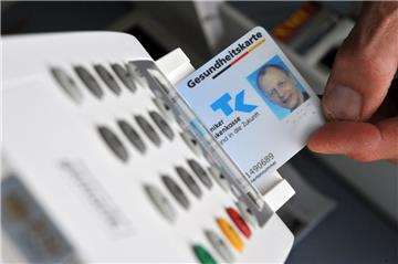 Bislang werden auf dem Chip der Gesundheitskarte lediglich persönliche Daten wie Adresse und Geburtsdatum sowie Versichertennummer und -status gespeichert. Ab dem kommenden Jahr soll sich das ändern.