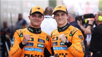 Bitte nicht crashen: die WM-Rivalen Lando Norris (l) und Oscar Piastri.