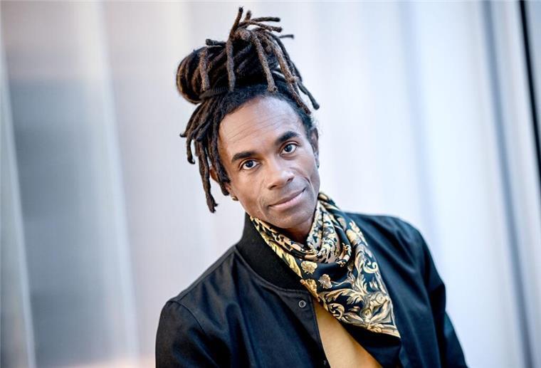 Ex-Milli-Vanilli-Star: „Wir wurden den Wölfen vorgeworfen“ Bittere Bilanz eines Skandals: „Als die Geschichte rauskam, haben alle ihren Mund gehalten - und konnten einfach weitermachen. (...) Aber Rob und Fab? Die wurden einfach vergessen und man hat schlecht über sie geredet“, beklagt Fabrice Morvan.