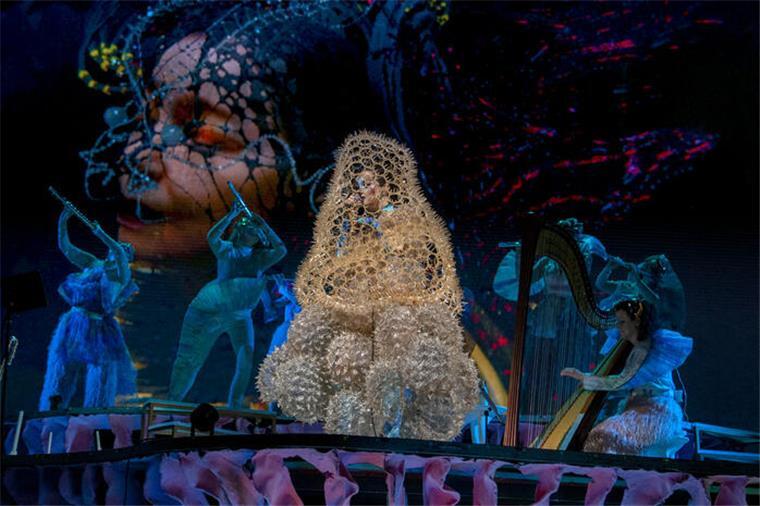 Björk in Hamburg: Who the f... is Alice? Björk in Hamburg: Who the f... is Alice?