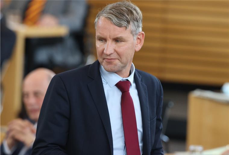 Thüringer Afd scheitert mit Misstrauensvotum Björn Höcke, Fraktionsvorsitzender der AfD im Thüringer Landtag ist mit dem Misstrauensvotum gegen Thüringens Linke-Ministerpräsident Bodo Ramelow gescheitert.