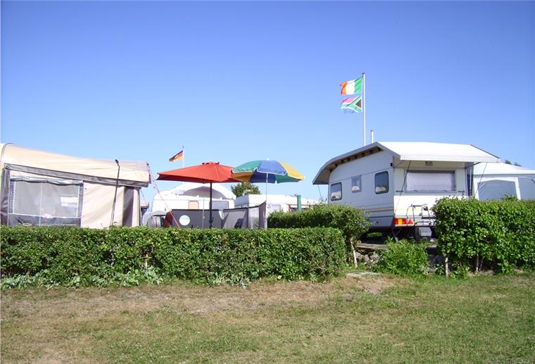 Blauer Himmel, voller Platz: So soll der Campingplatz in Rechtenfleth nach dem Willen der neuen Betreiber schon im April wieder aussehen.