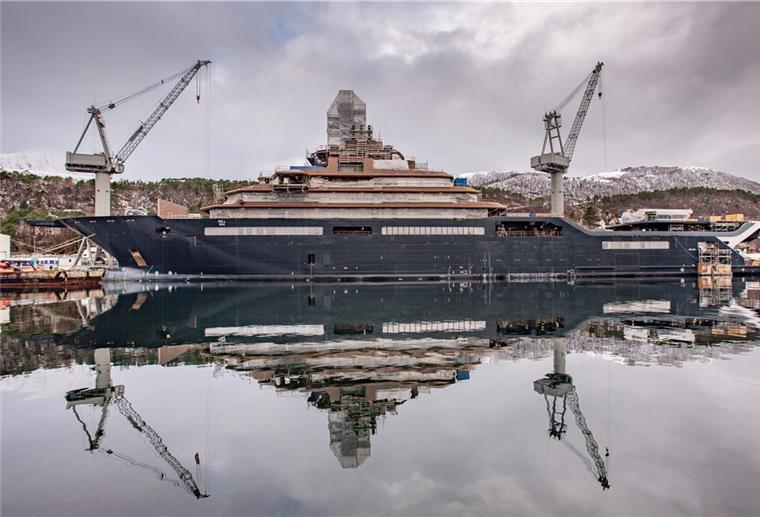 Bleibt in Norwegen: die Megayacht „REV Ocean“.