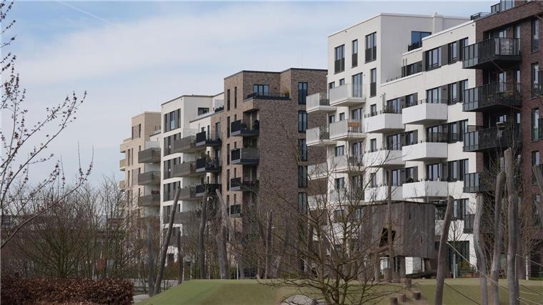 Blick auf Balkone von Wohnhäusern in der Mitte Altona.