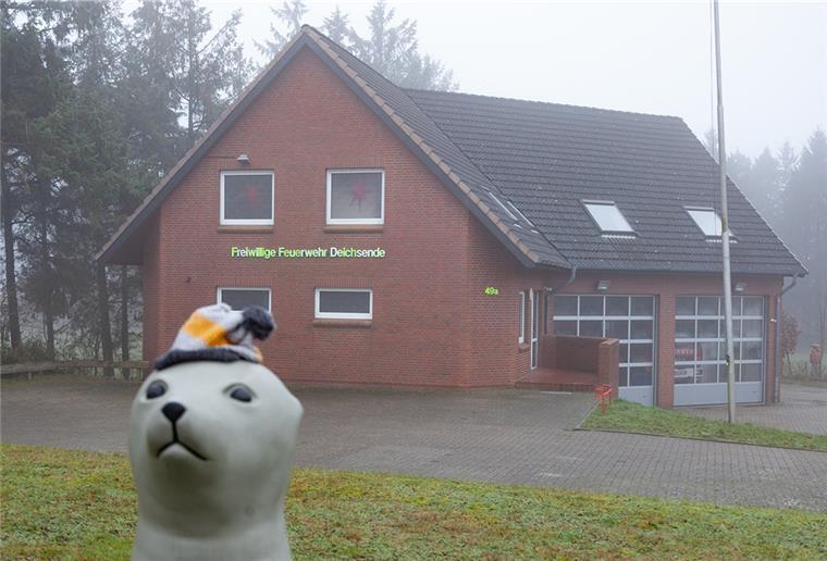 Blick auf das Feuerwehrhaus Deichsende in Nordholz