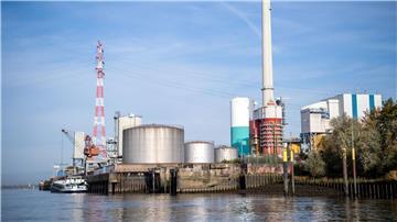 Blick auf das Kraftwerk Farge der Onyx Power Group an der Weser.