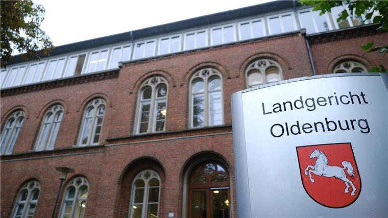 Ehemaliger Betreuer gesteht Missbrauch einer 13-Jährigen Blick auf das Landgericht Oldenburg.