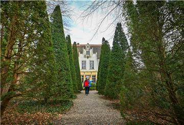 Blick auf das Rechtenflether Hermann-Allmers-Haus. Hier will „Das Letzte Kleinod“ spielen.