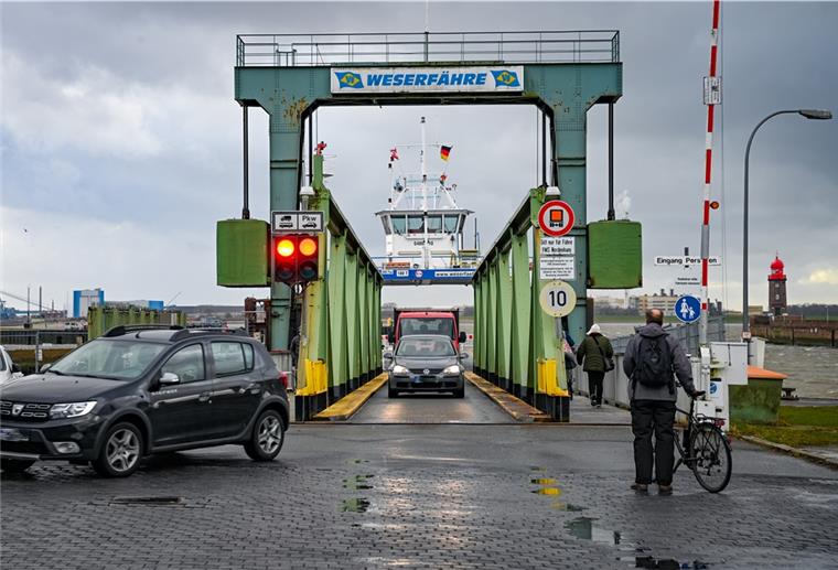Maritime Tage: Die Weserfähre fährt öfter Blick auf den Fähranleger in Bremerhaven.