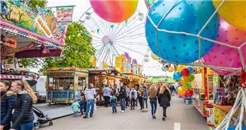 Blick auf den Frühjahrsmarkt in Bremerhaven. 