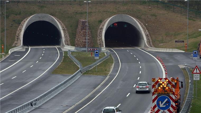 Blick auf den Heidkopftunnel nahe dem thüringischen Rustenfelde.