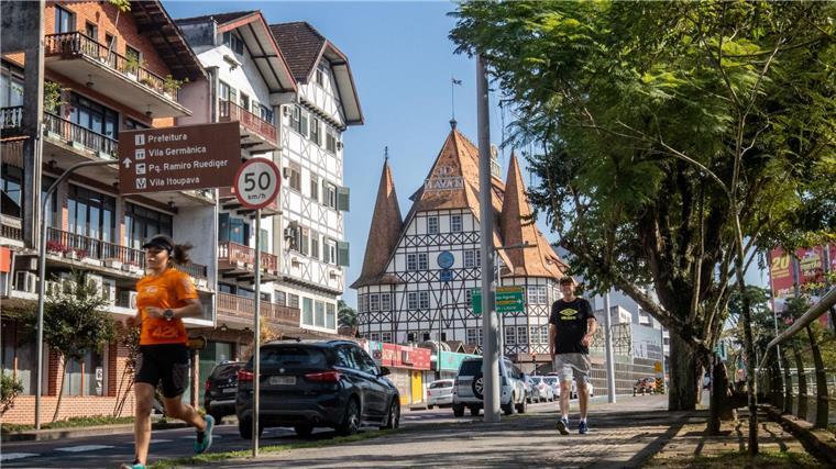 Fachwerk, Bier und Apfelstrudel in Brasilien Blick auf die Altstadt von Blumenau.