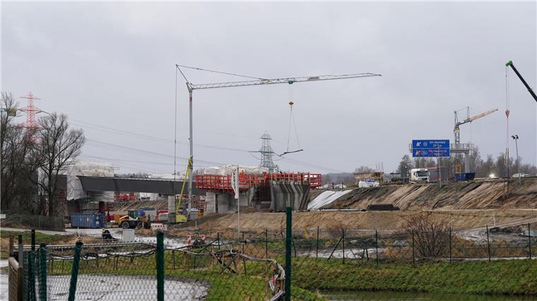 Vollsperrung der A7 und des Hamburger Elbtunnels Blick auf die Baustelle an der Autobahn A7 in Höhe Moorburg und der Anschlussstelle Heimfeld.