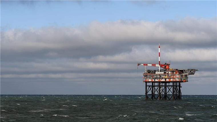 OVG: Stromkabel für Gasförderung vor Borkum zulässig Blick auf die Bohrinsel des niederländischen Unternehmens One-Dyas in der Nordsee.