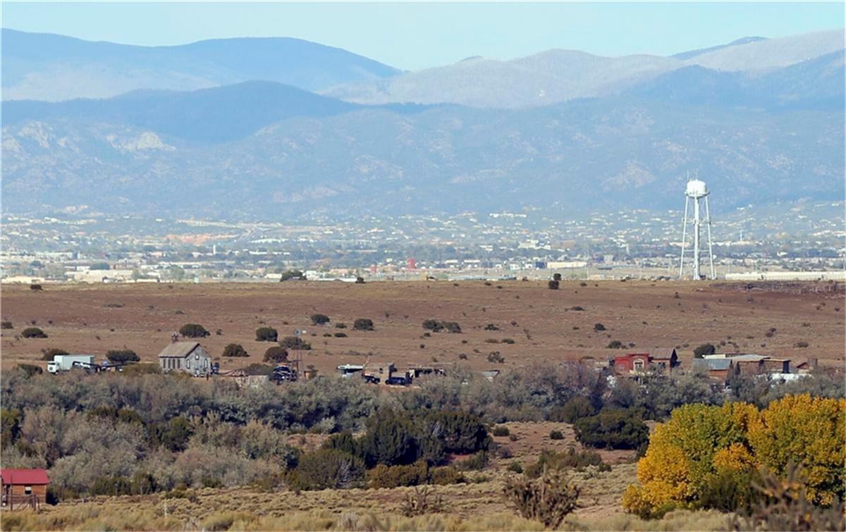 Tragischer Unfall: Schauspieler Alec Baldwin erschießt Kamerafrau Blick auf die Bonanza Creek Ranch in der Nähe von Santa Fe, Tatort des tragischen Unfalls am Filmset mit US-Schauspieler Alec Baldwin.