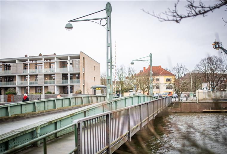 Blick auf die Drehbrücke an der Ecke Klußmannstraße/Kaistraße im Januar 2021.