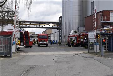 Blick auf die Einsatzstelle von der Straße aus.