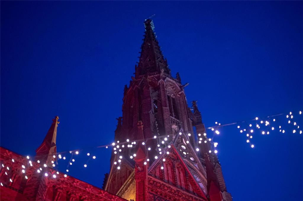 Blick auf die Große Kirche. So schön wird der Weihnachtsmarkt 2019 in Bremerhave...